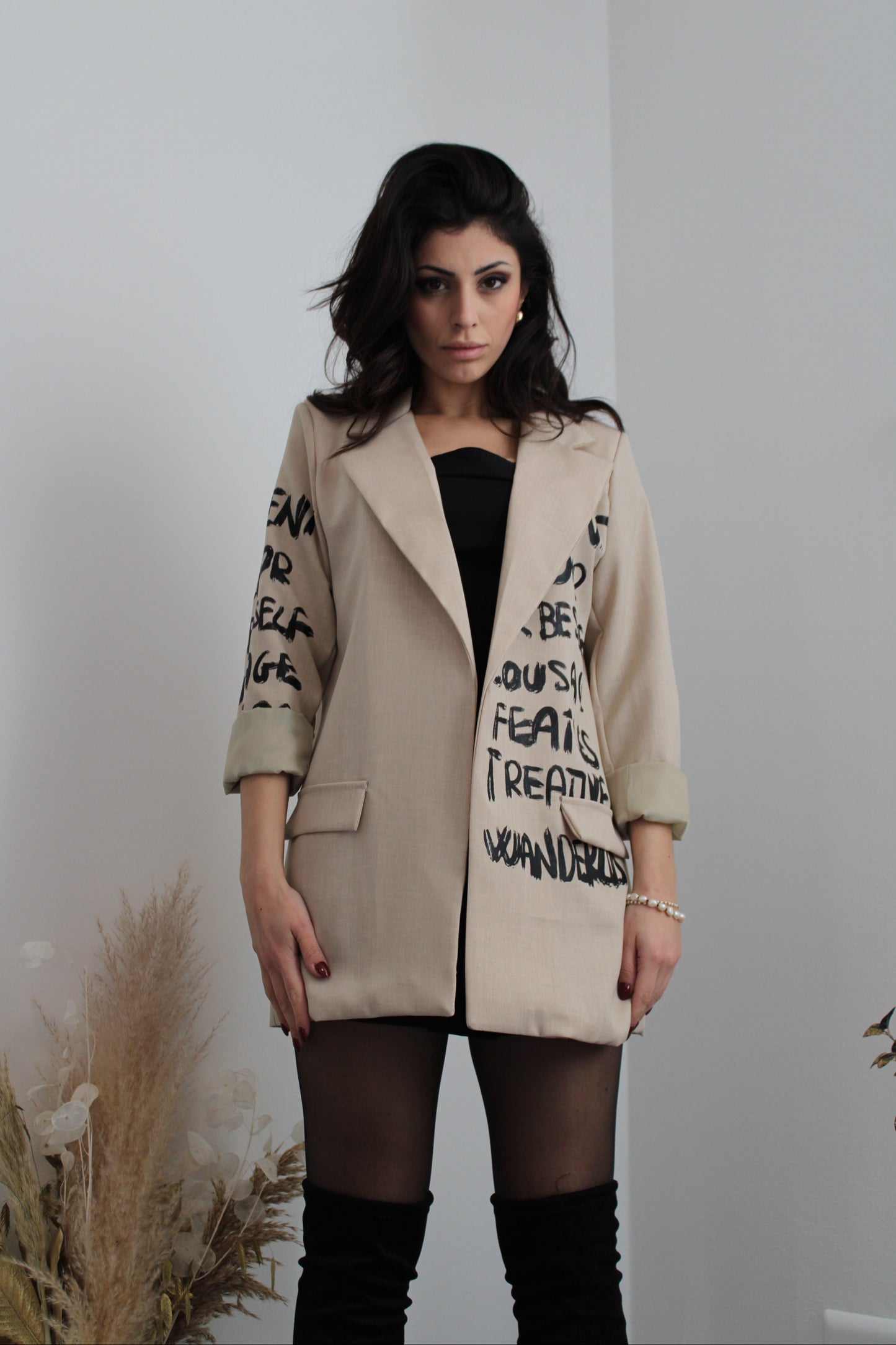 BLAZER BEIGE CON SCRITTE