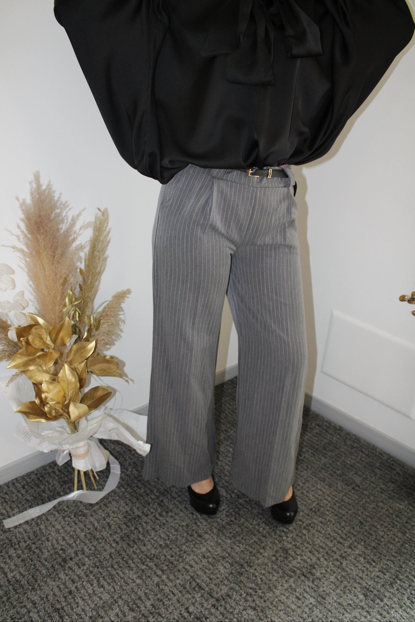 PANTALONE GESSATO CON CINTURA